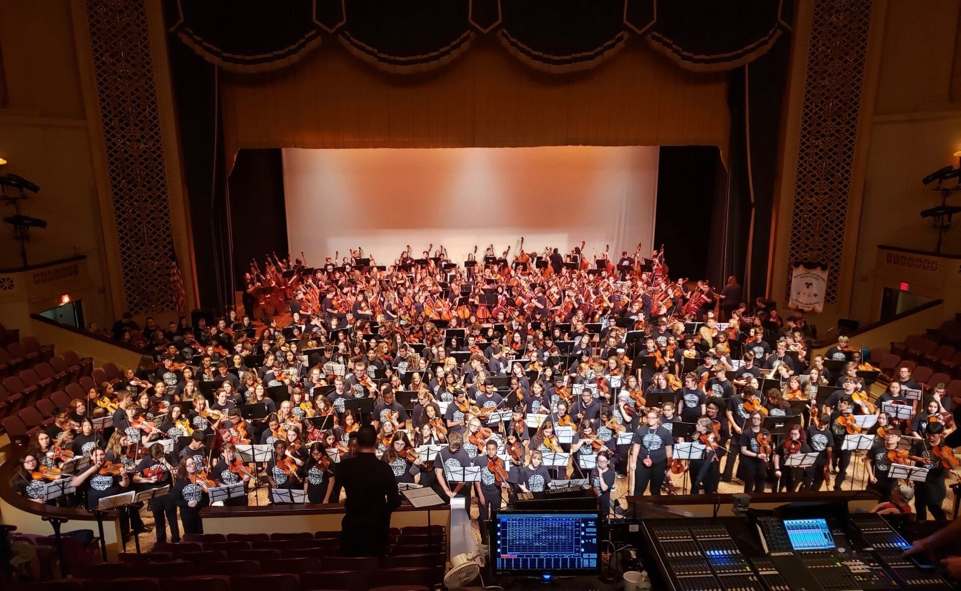 Douglas Droste performance photo
